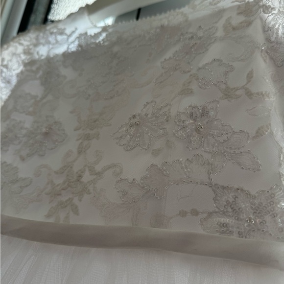 NWOT ROMANTIC BRIDALS white lace bead bodice tulle skirt wedding dress (US 8) - Picture 9 of 12